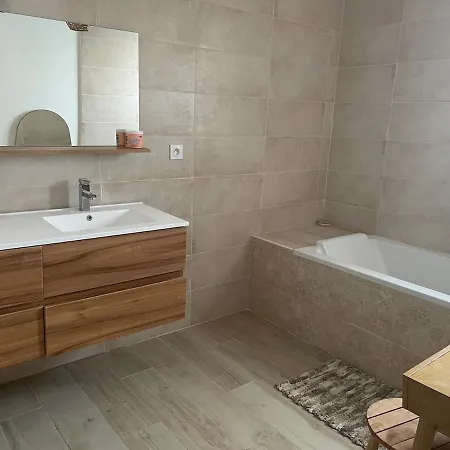 Modern House With Pool Дом отдыха