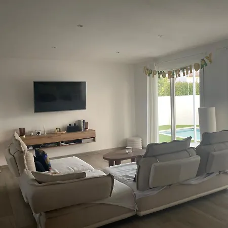 Modern House With Pool Дом отдыха Бельгард