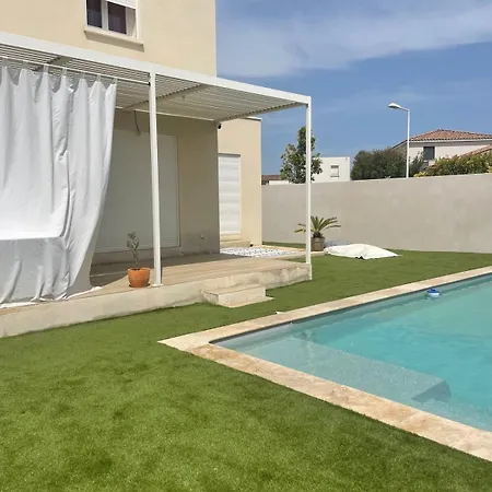 Modern House With Pool Дом отдыха *